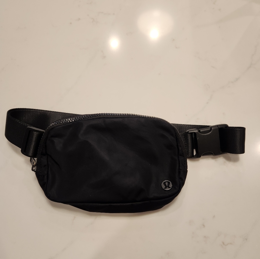 Lululemon Everywhere Belt Bag (original)